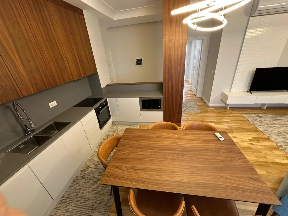 Tirane, jepet me qera apartament 2+1+Aneks+Ballkon Kati 2, 129 m² 1.500 € (TEG)