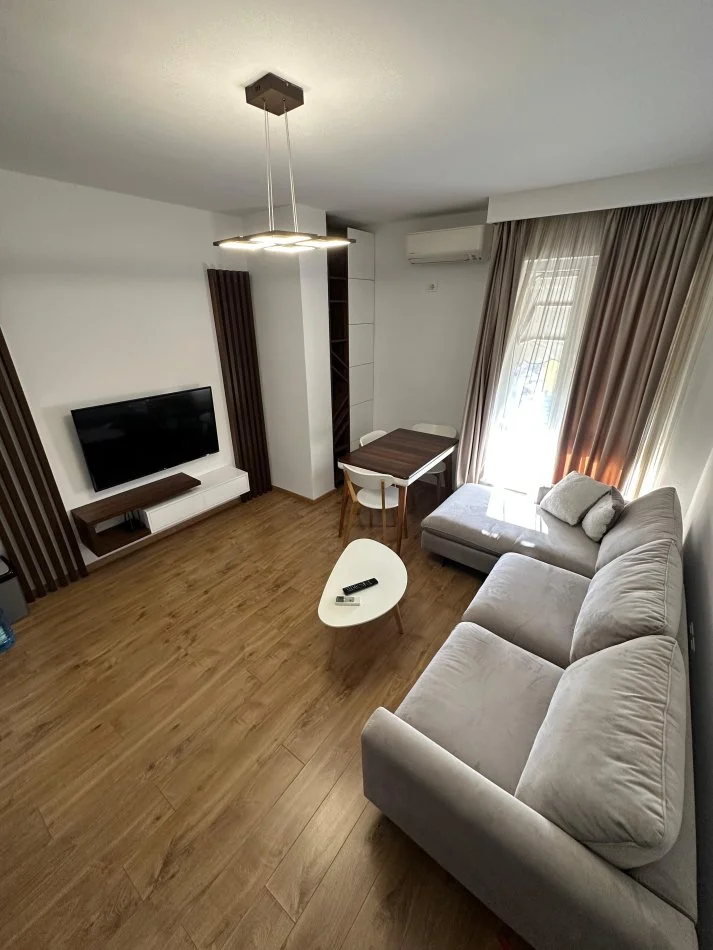Tirane, shitet apartament 1+1+Ballkon Kati 6, 59 m² 115.000 € (Fusha e Aviacionit)