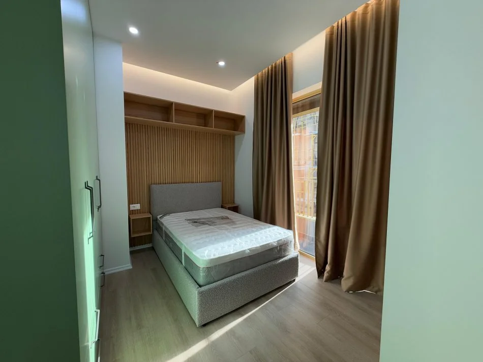 Tirane, jepet me qera apartament 2+1+Ballkon Kati 4, 88 m² 1.500 € (Faik Konica)