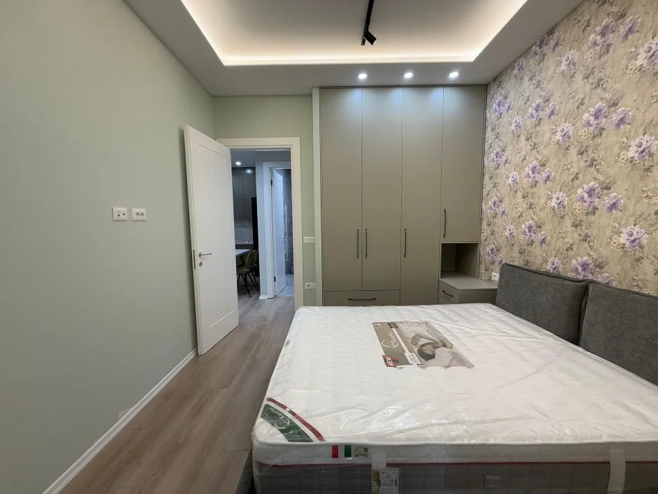 Tirane, jepet me qera apartament 2+1+Ballkon Kati 4, 88 m² 1.500 € (Faik Konica)