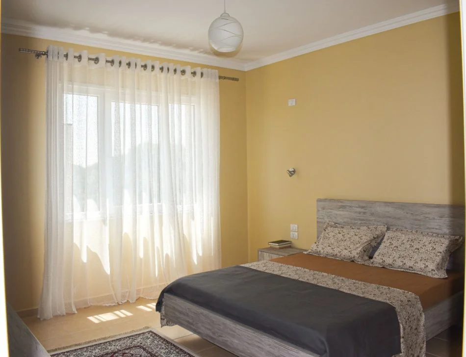 Durres, jepet me qera 1+1+Ballkon Kati 3, 72 m² 10.000 € (Gjiri i Lalzit)