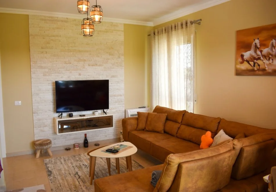 Durres, jepet me qera 1+1+Ballkon Kati 3, 72 m² 10.000 € (Gjiri i Lalzit)