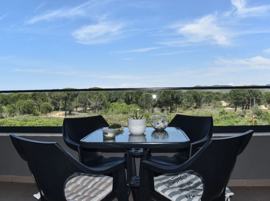 Durres, jepet me qera 1+1+Ballkon Kati 3, 72 m² 10.000 € (Gjiri i Lalzit)