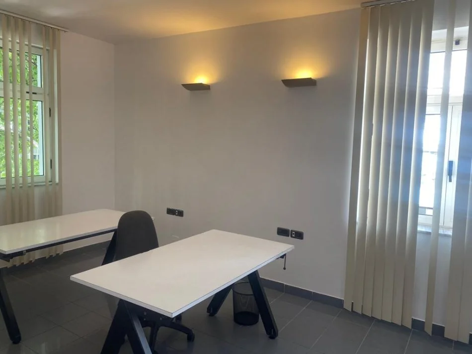 Tirane, jepet me qera apartament 1+1 Kati 4, 60 m² (Rr.Myslym Shyri)