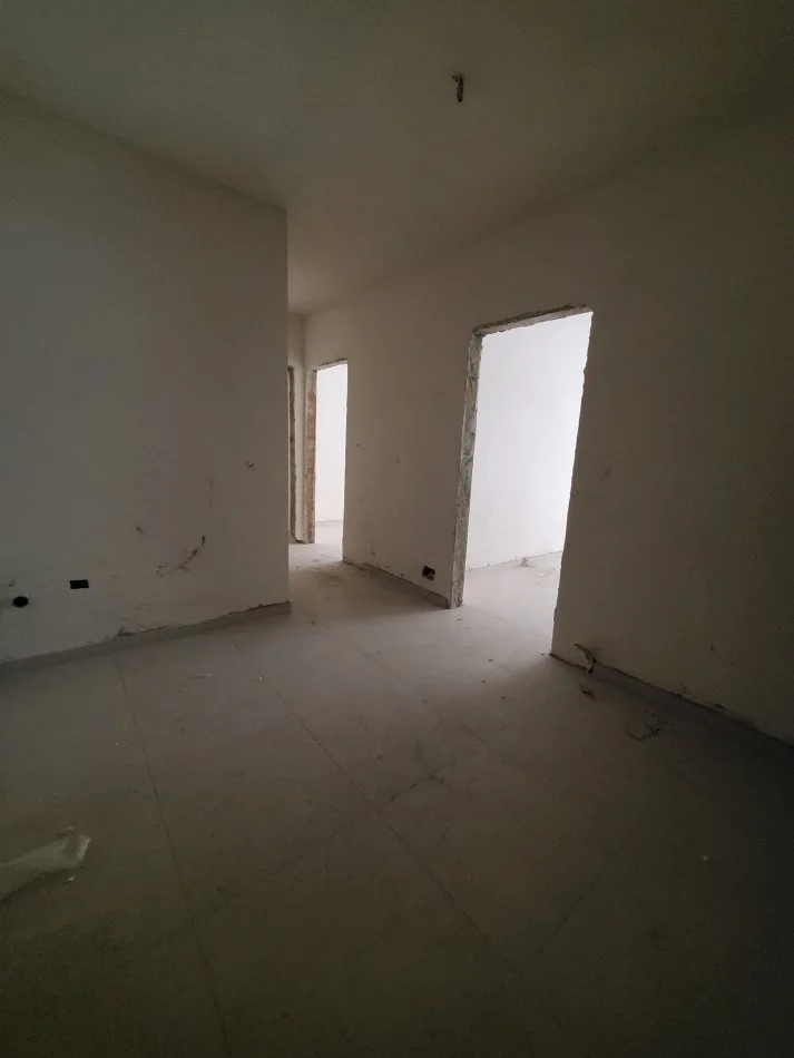 Tirane, shitet apartament 2+1+Ballkon Kati 5, 108 m² 97.200 € (Rruga Aleksandria)
