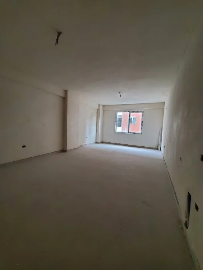Tirane, shitet apartament 2+1+Ballkon Kati 5, 108 m² 97.200 € (Rruga Aleksandria)