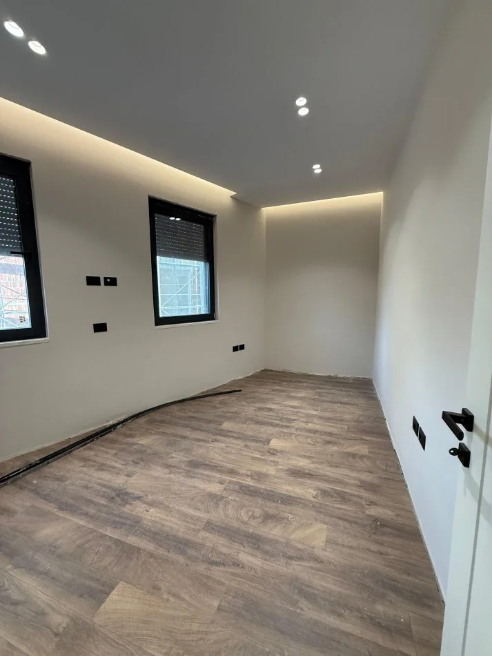 Tirane, shitet apartament 3+1+Ballkon Kati 4, 137 m² 249.340 € (Liqeni i Thate)
