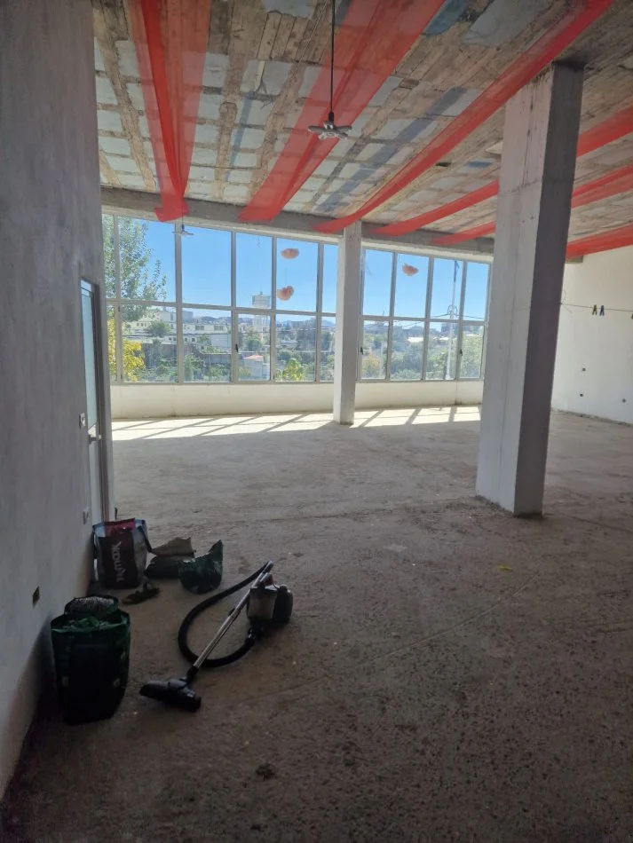 Tirane, shitet magazine Kati 2, 530 m² 180.000 € (Babrru shpat)