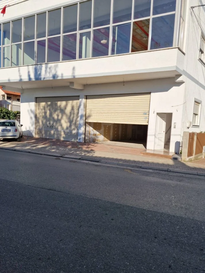 Tirane, shitet magazine Kati 2, 530 m² 180.000 € (Babrru shpat)