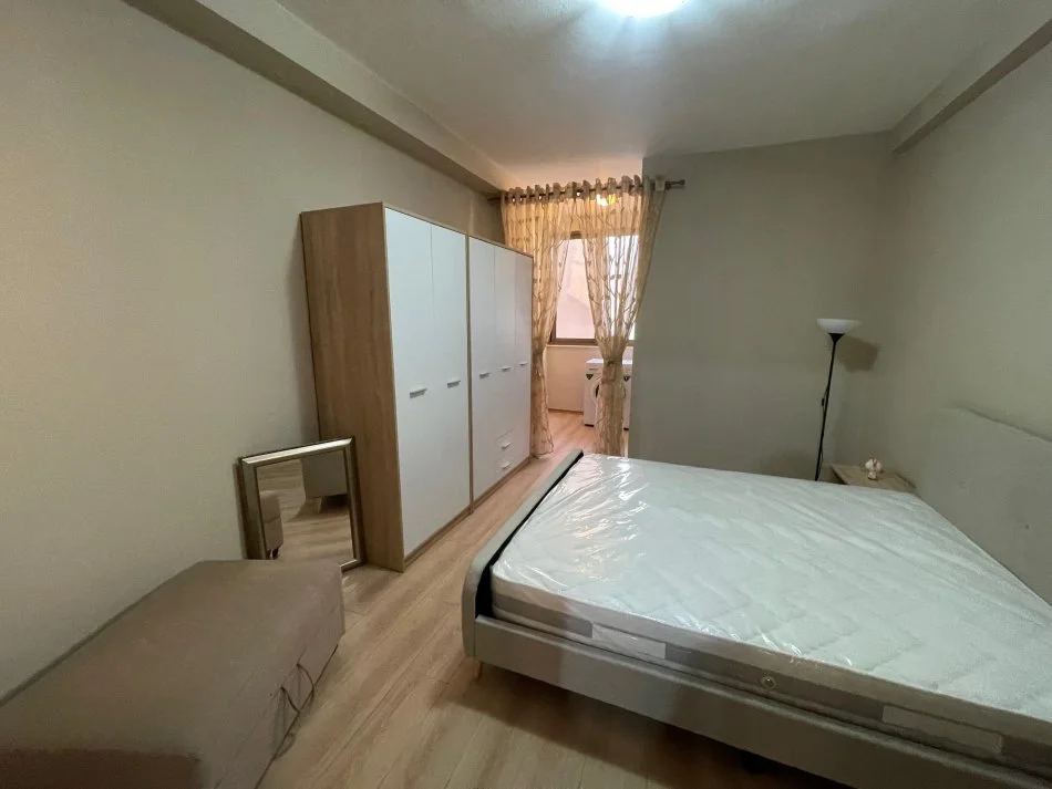 Tirane, jepet me qera apartament 1+1 Kati 2, 47 m² 450 € (Komuna parisit)