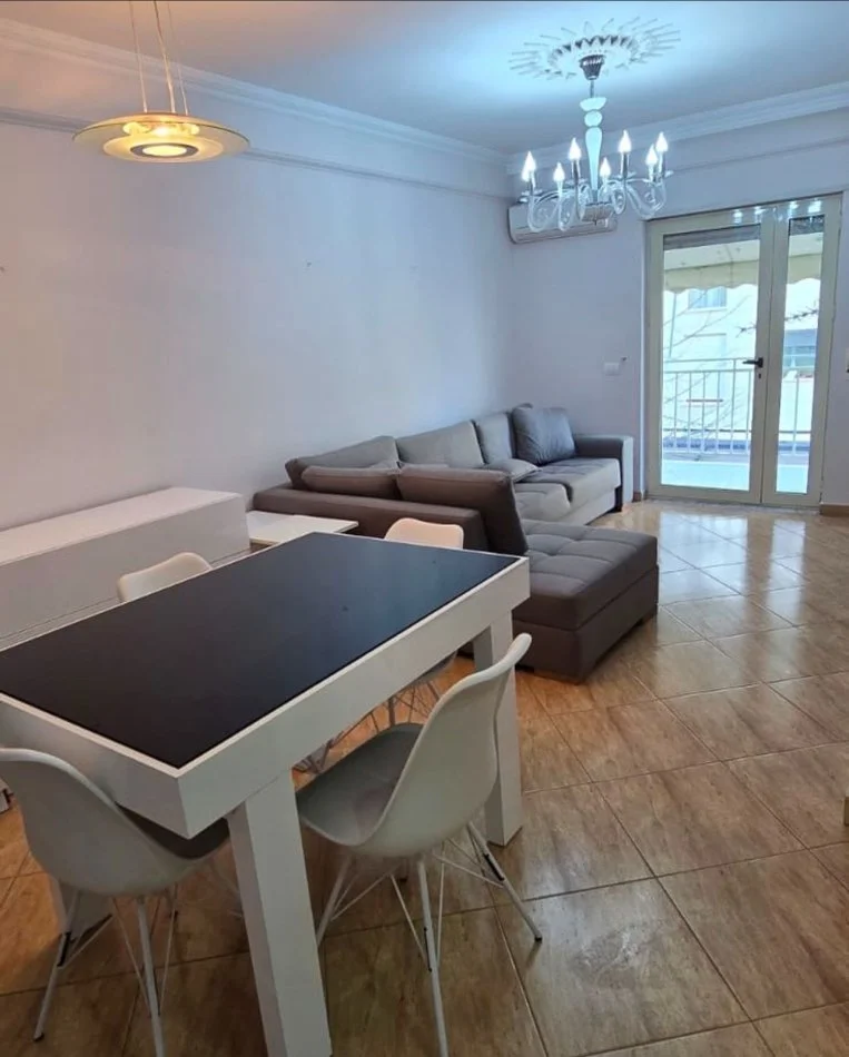 Tirane, shes apartament 1+1 Kati 3, 57 m² 135.000 € (Ish Parku)