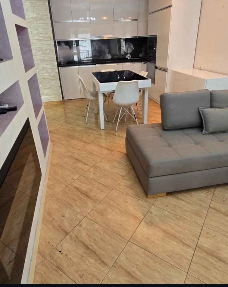 Tirane, shes apartament 1+1 Kati 3, 57 m² 135.000 € (Ish Parku)