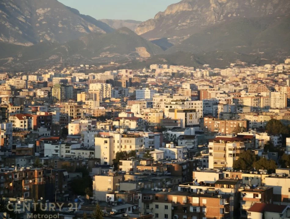 Tirane, jepet me qera apartament 2+1+Ballkon Kati 19, 97 m² 1.500 € (Ambasador 3)