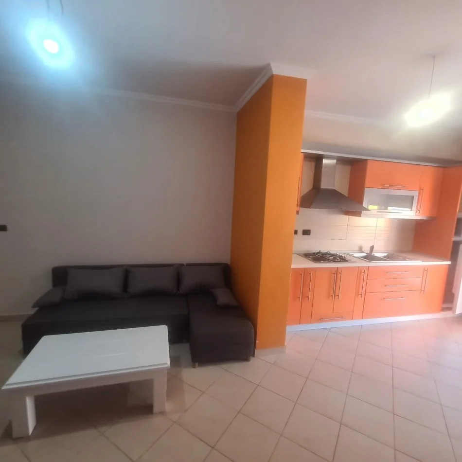 Tirane, jepet me qera apartament 1+1+Ballkon Kati 4, 75 m² 420 € (RRUGA BILAL SINA)