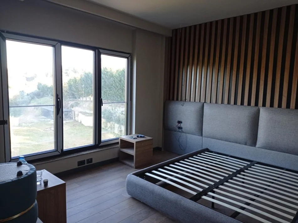 Tirane, shitet Hotel  prane Teg , 1290 m2 nderim, liqen privat. (Daias)