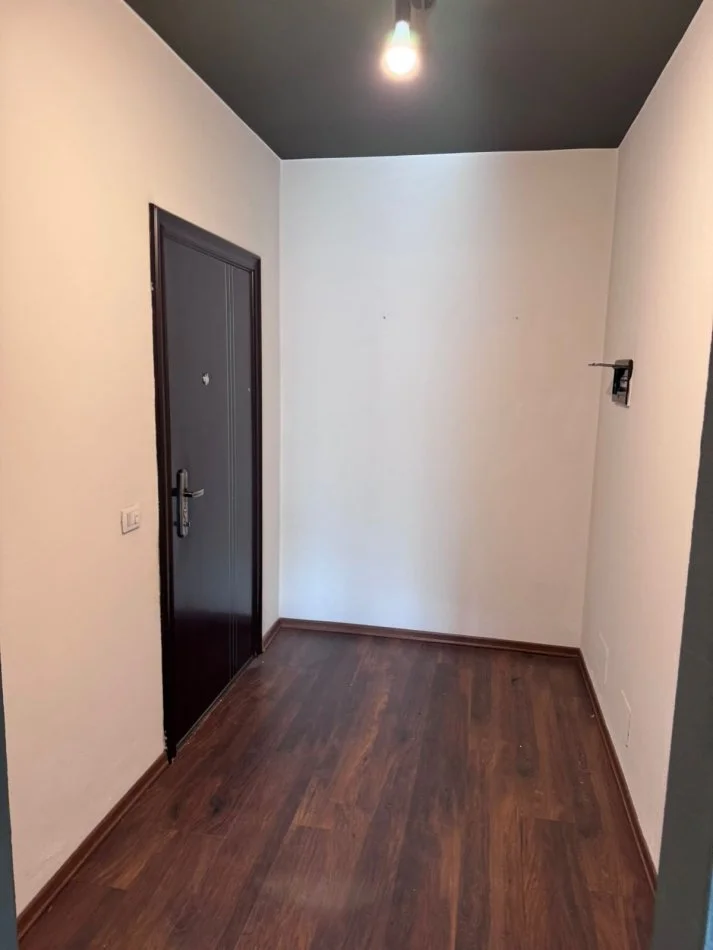 Tirane, jepet me qera 2+1 stacioni i trenit Kati 4, 100 m² 550 € (Bulevardi i Ri)