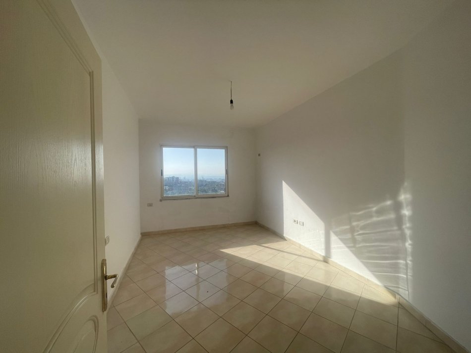 Tirane, shitet apartament 1+1+Ballkon Kati 4, 71 m² 70.000 € (Rruga e Thesarit)