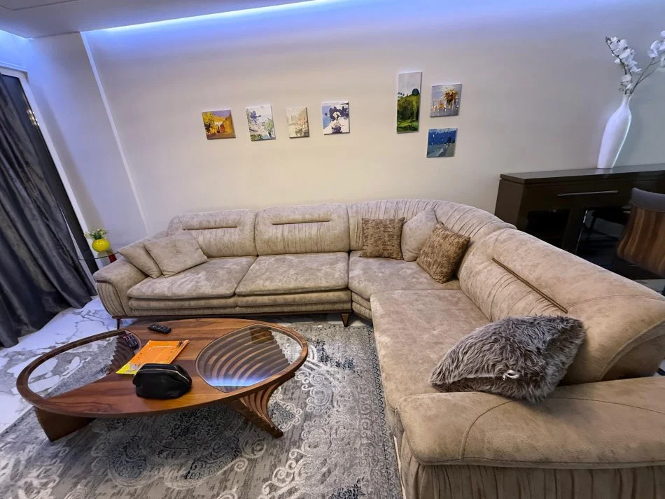 Tirane, jepet me qera apartament 2+1+Ballkon Kati 5, 125 m² 1.200 € (Komuna e Parisit)