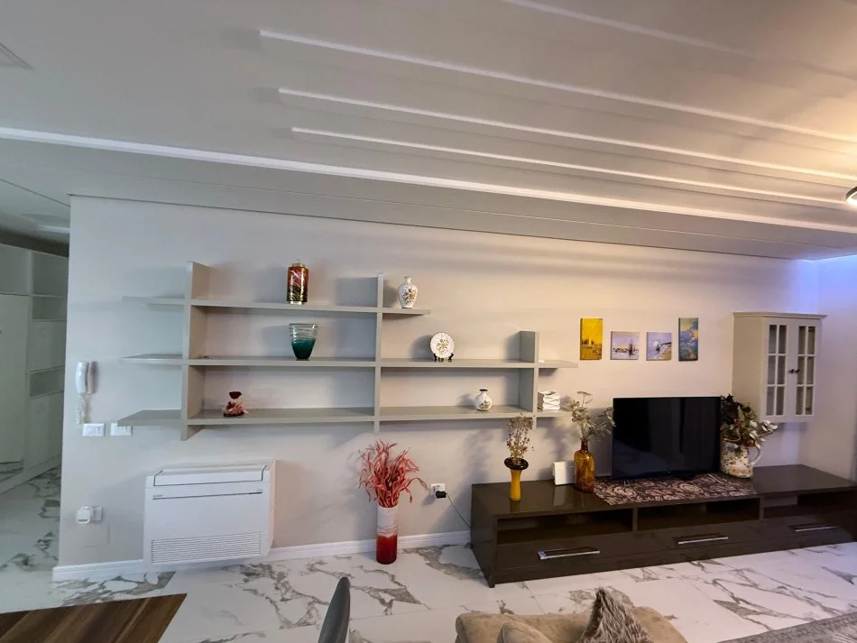 Tirane, jepet me qera apartament 2+1+Ballkon Kati 5, 125 m² 1.200 € (Komuna e Parisit)