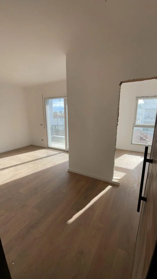 Tirane, shitet apartament 1+1 Kati 3, 63 m² 92.000 € (5 Maj)