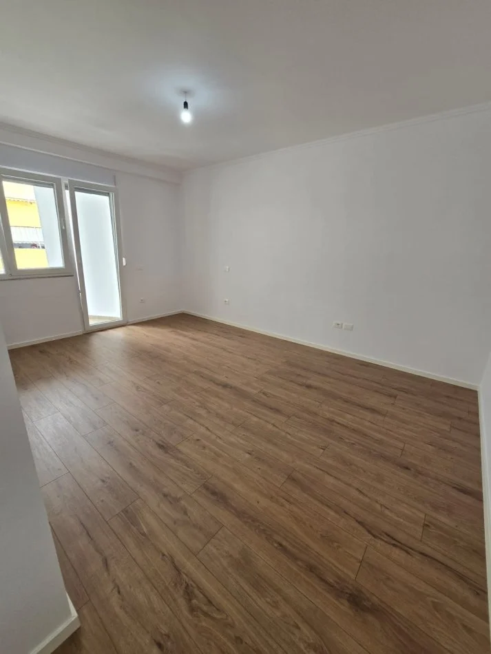 Tirane, shitet apartament 2+1 = sipërfaqe 96m² dhe çmimi 210.000 € (RRUGA E KAVAJES,PRANË QENDRES GLOB)