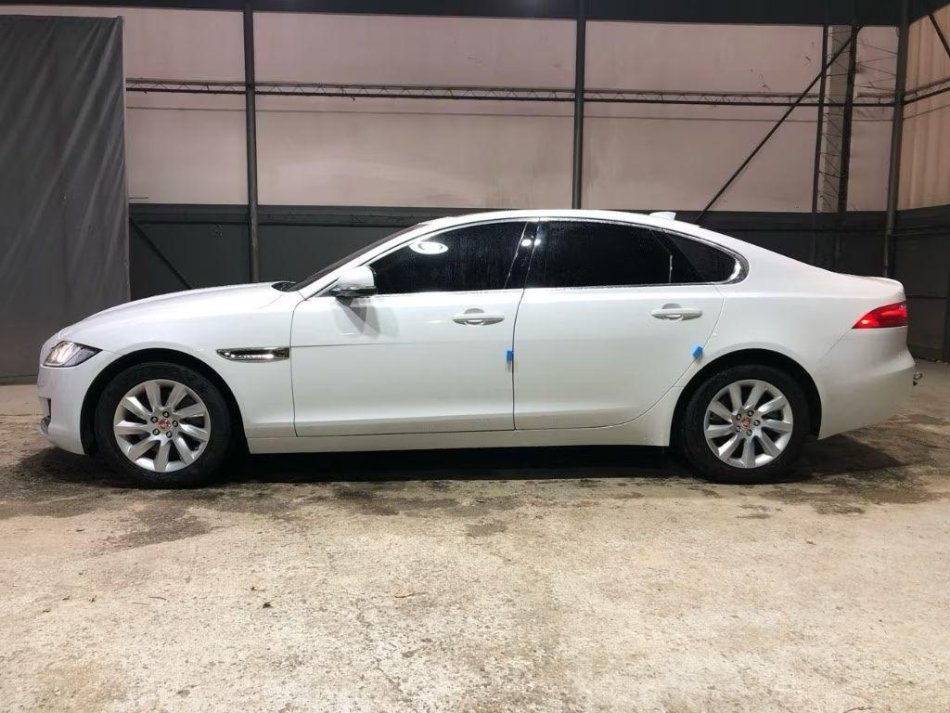Tirane, shitet makine Jaguar Nafte, e bardhë automatik Klima 105.000 km 16.500 €