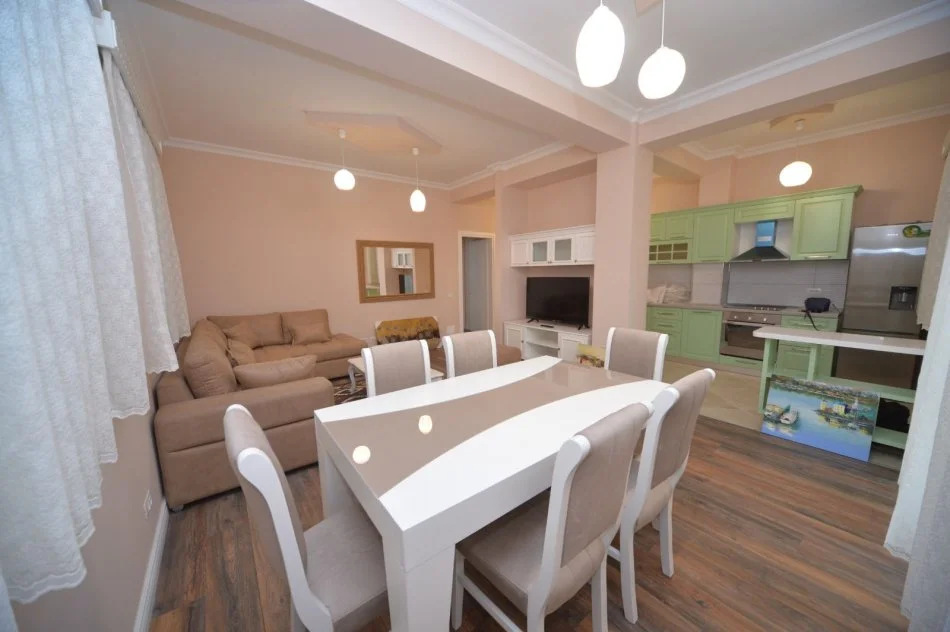 Tirane, jepet me qera Vile 3+1+Ballkon Kati 1, 107 m² 1.000 € (Sauk)