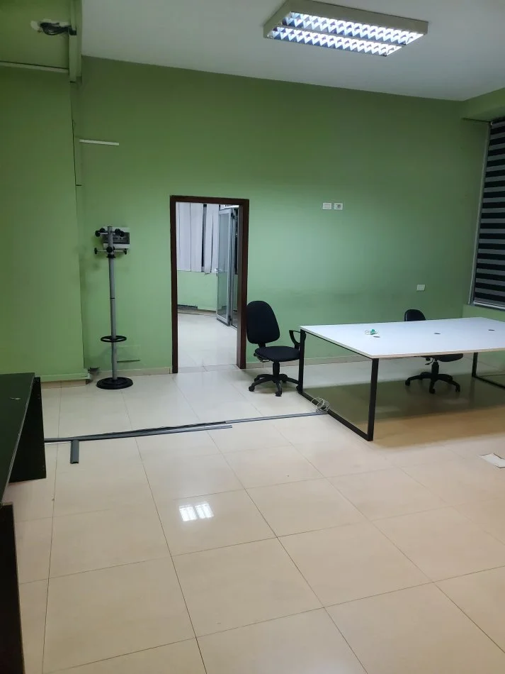 Tirane, jepet me qera zyre Kati 1, 150 m² (Komuna e Parisit)