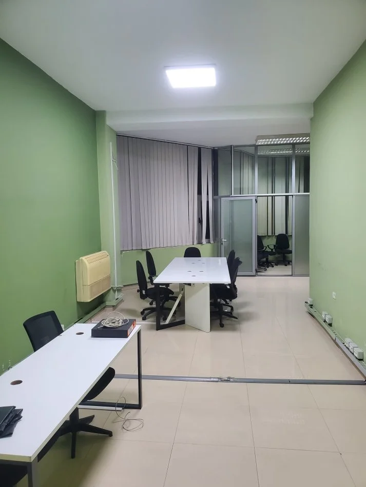 Tirane, jepet me qera zyre Kati 1, 150 m² (Komuna e Parisit)