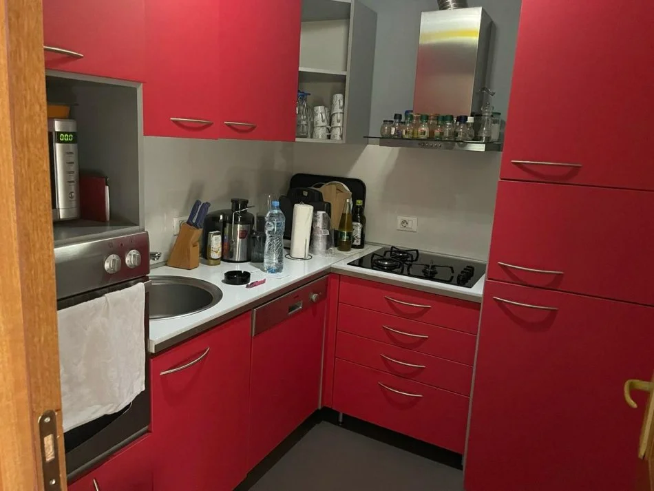 Tirane, jepet me qera apartament 2+1+Ballkon Kati 7, 130 m² 1.300 € (Bllok, Sky Tower)