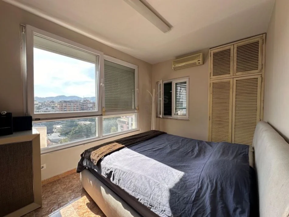 Tirane, jepet me qera apartament 2+1+Ballkon Kati 7, 130 m² 1.300 € (Bllok, Sky Tower)