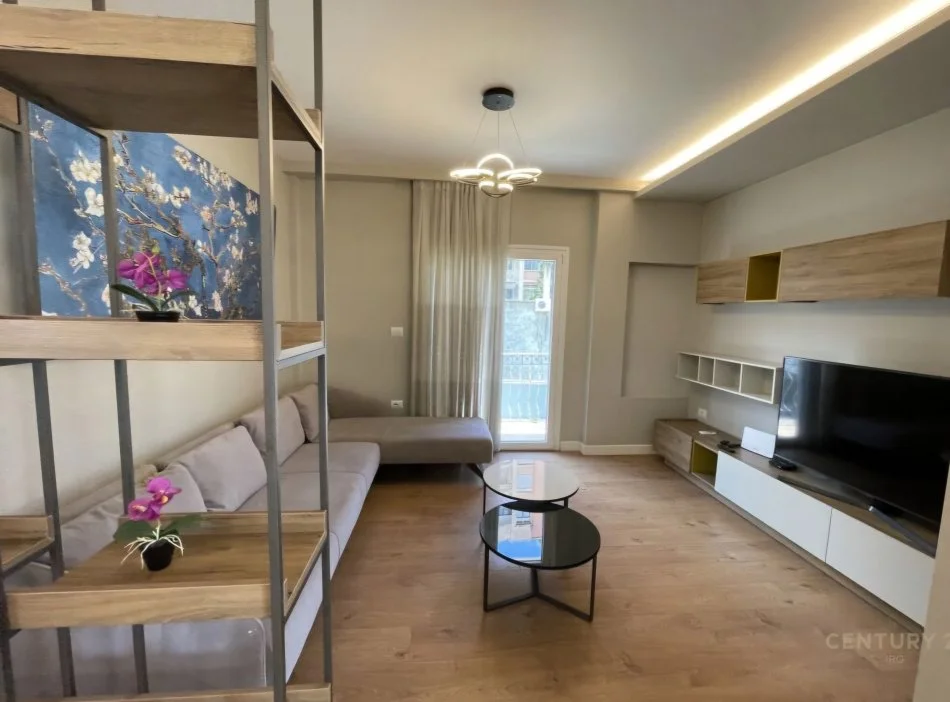 Tirane, jepet me qera Vile 3+1+Aneks+Ballkon Kati 3, 422 m² 1.500 € (Selite)