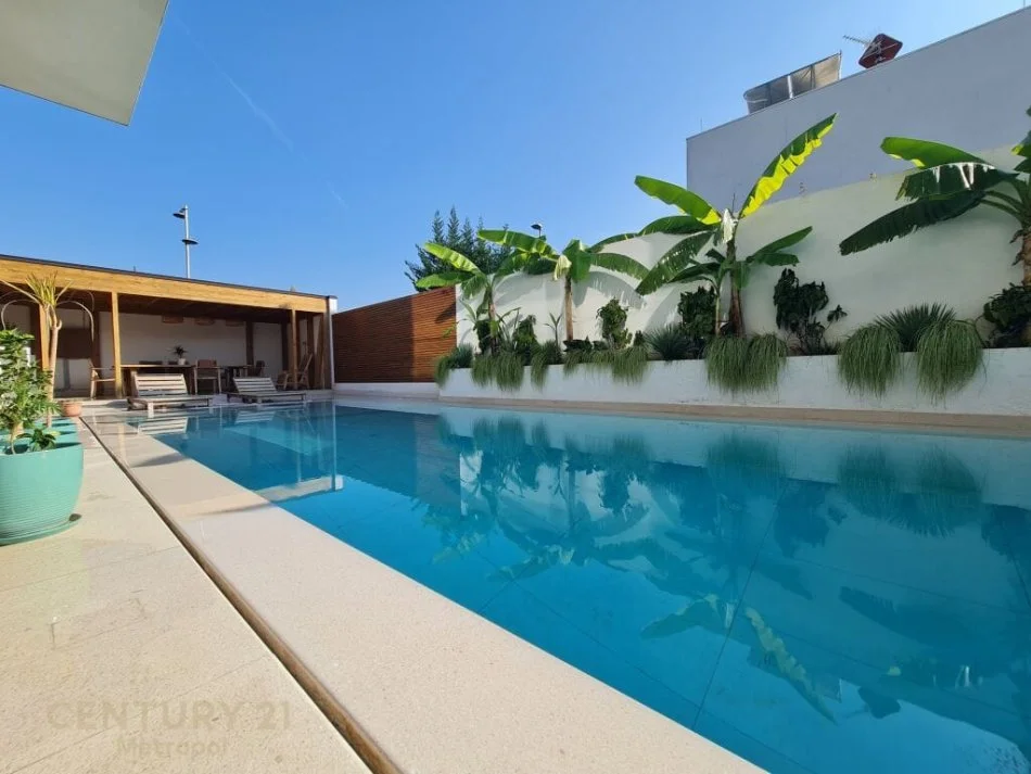 Tirane, jepet me qera Vile 3+1+Aneks+Ballkon Kati 2, 770 m² 4.000 € (Vishaj)