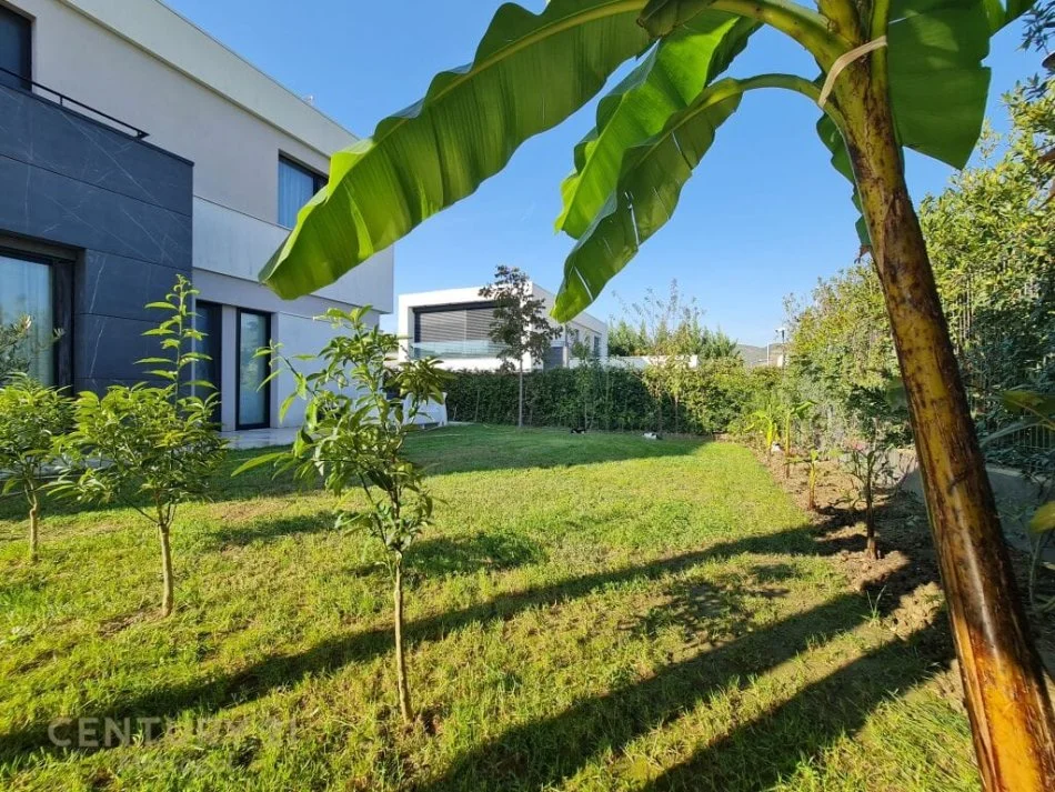 Tirane, jepet me qera Vile 3+1+Aneks+Ballkon Kati 2, 770 m² 4.000 € (Vishaj)