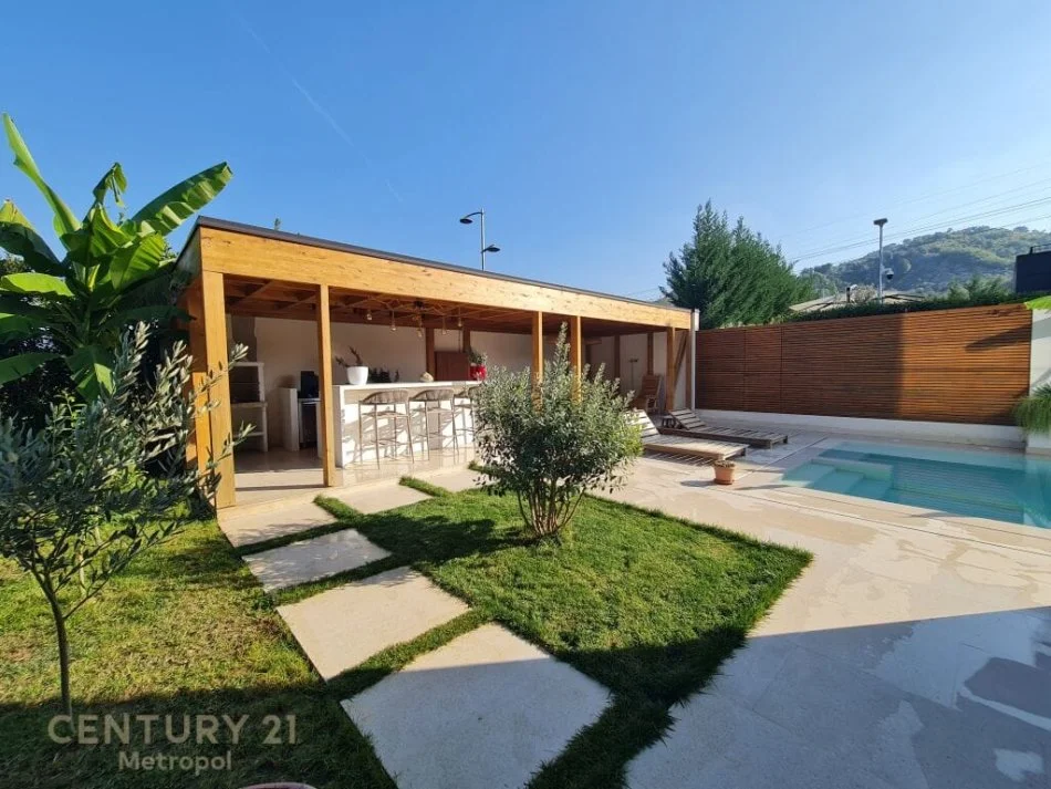 Tirane, jepet me qera Vile 3+1+Aneks+Ballkon Kati 2, 770 m² 4.000 € (Vishaj)