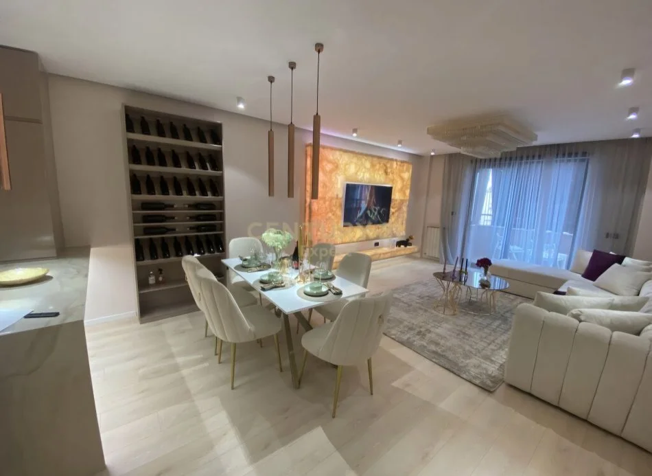 Tirane, jepet me qera apartament 2+1 Kati 9, 120 m² 1.800 € (Liqeni I Tiranës)