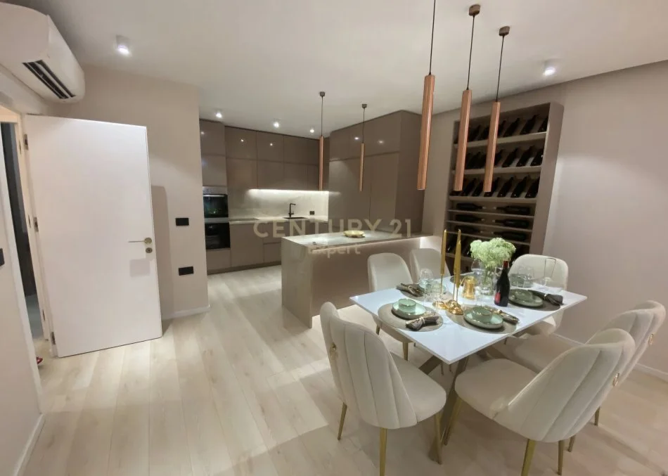 Tirane, jepet me qera apartament 2+1 Kati 9, 120 m² 1.800 € (Liqeni I Tiranës)