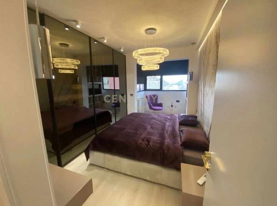 Tirane, jepet me qera apartament 2+1 Kati 9, 120 m² 1.800 € (Liqeni I Tiranës)