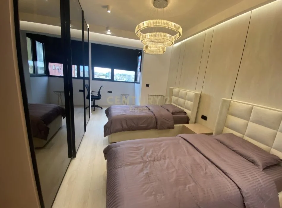 Tirane, jepet me qera apartament 2+1 Kati 9, 120 m² 1.800 € (Liqeni I Tiranës)