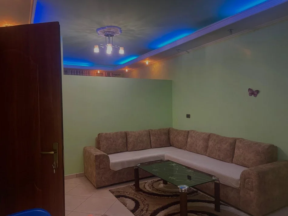 Tirane, jap me qera apartament 1+1+Ballkon Kati 2, 60 m² 300 € (Rrethrotullimi i shkozes)