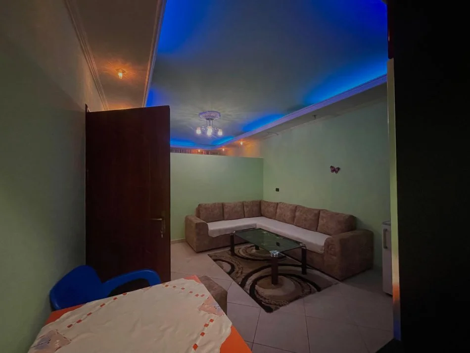 Tirane, jap me qera apartament 1+1+Ballkon Kati 2, 60 m² 300 € (Rrethrotullimi i shkozes)