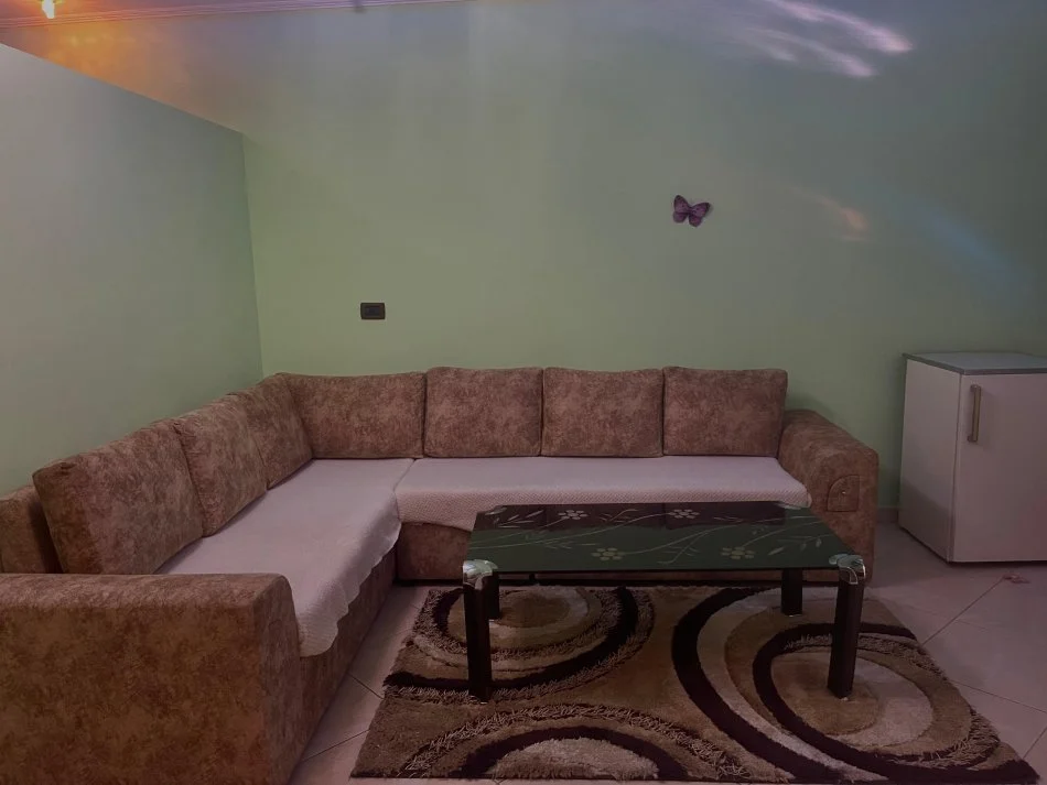 Tirane, jap me qera apartament 1+1+Ballkon Kati 2, 60 m² 300 € (Rrethrotullimi i shkozes)