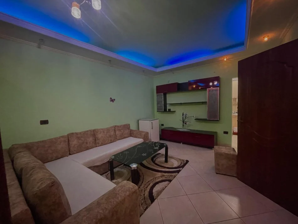 Tirane, jap me qera apartament 1+1+Ballkon Kati 2, 60 m² 300 € (Rrethrotullimi i shkozes)