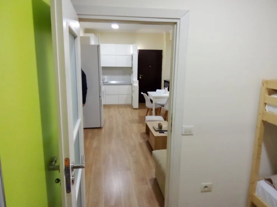Tirane, jepet me qera apartament 2+1 Kati 3, 70 m² 600 € (Rruga e Barrikadave)