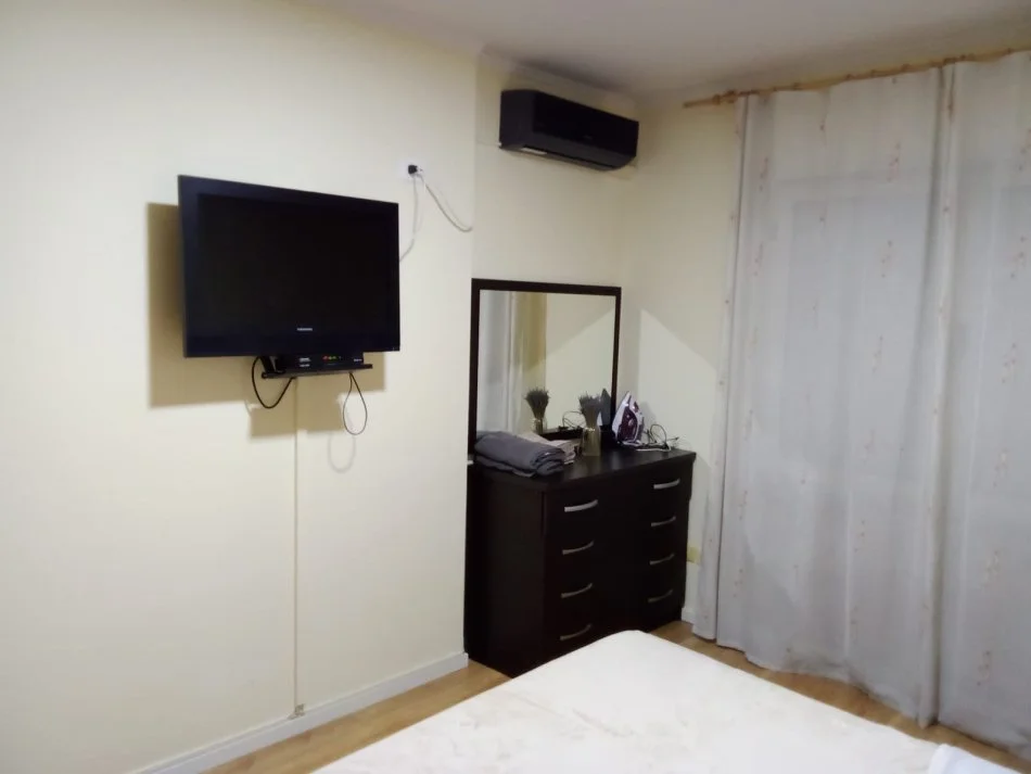 Tirane, jepet me qera apartament 2+1 Kati 3, 70 m² 600 € (Rruga e Barrikadave)