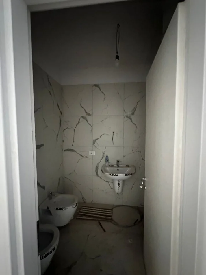 Tirane, shitet 1+1+Ballkon Kati 2, 52 m² 62.000 € (Univers City)