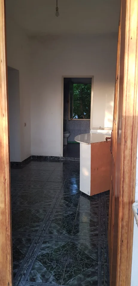 Tirane, jepet me qera shtepi 2+1 Kati 2, 1 m² 450 € (Rruga Kristaq Capo)