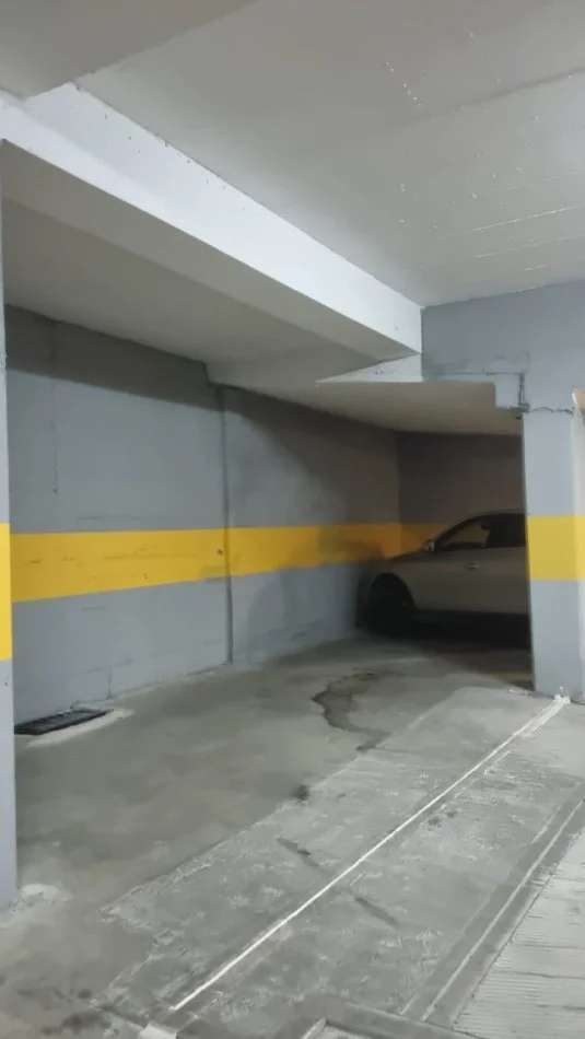 Tirane, jepet me qera 1+1+Ballkon Kati 3, 650 € (Kristal Center)