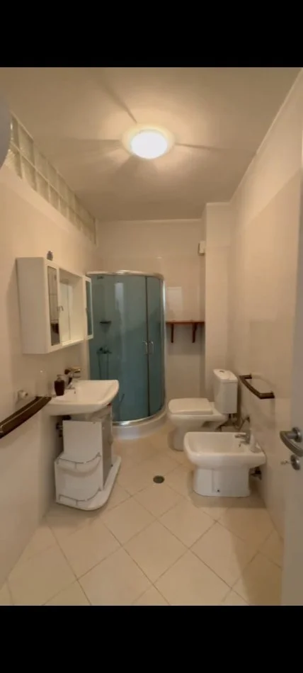 Tirane, jepet me qera apartament duplex 2+1 Kati 3, 70 m² 600 € (Riza Cerova)