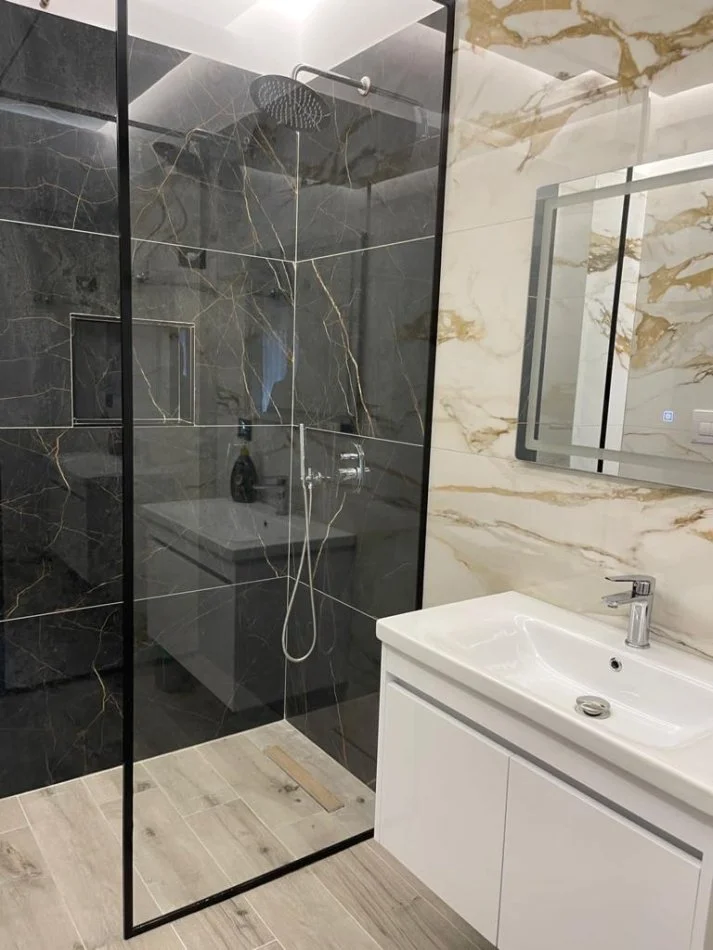 Tirane, jepet me qera apartament 2+1+Ballkon Kati 2, 120 m² 1.500 € (TEG)